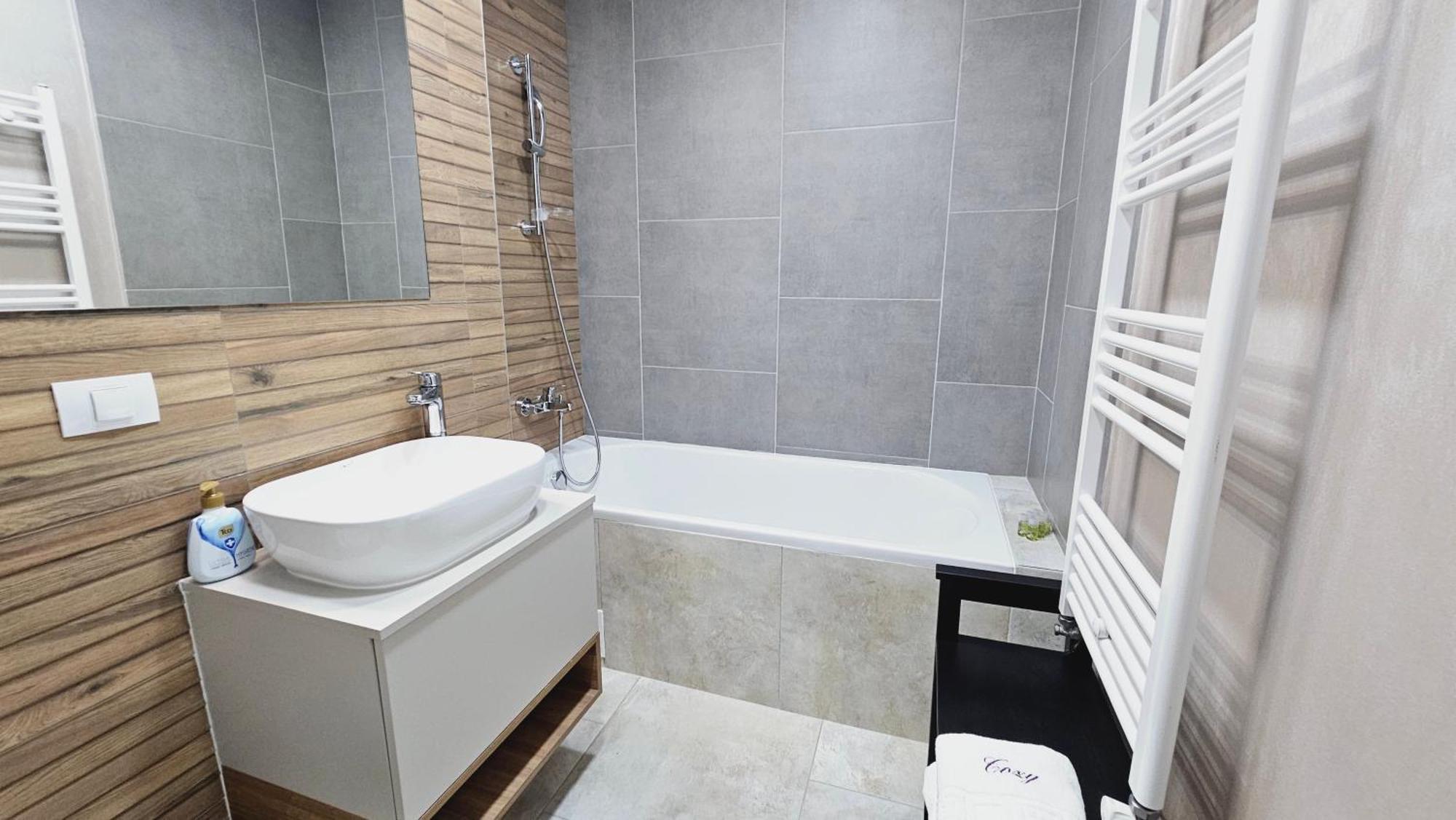 Cozy Apartments - Panoramic Suites Near Coresi Mall #Braşov Esterno foto